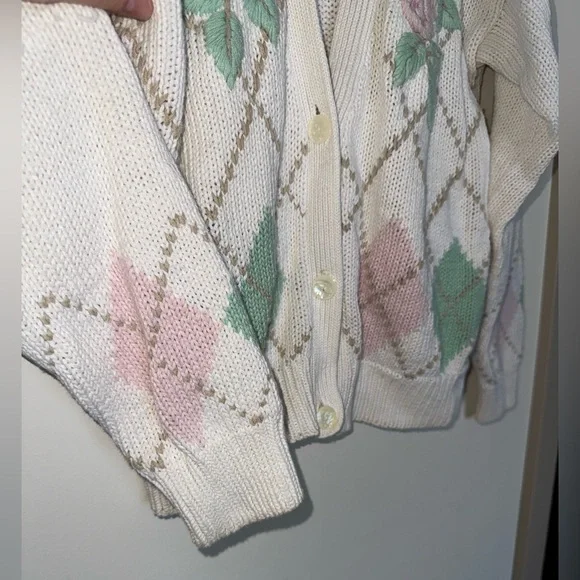 Studio VINTAGE Michelle Stuart Floral White Crocheted Cardigan Medium - Picture 2 of 7